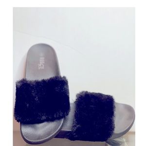 Fuzzy slide in sandals